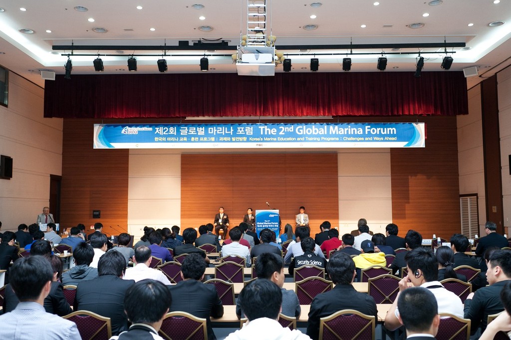 Industry forums and seminars are part of the program © Korea Yacht & Boat www.yachtkorea.or.kr